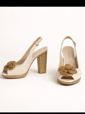 CHANEL Camellia Heels Sandals Slingback size 35 / 5 B gold white flower